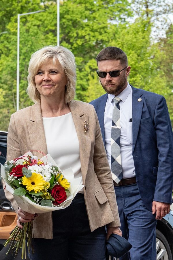 Eva Pavlová uspořádala na Pražském hradě dětský den: Fanoušci šílí nadšením, první dámě se poklonila i známá zpěvačka - fotka 1/1